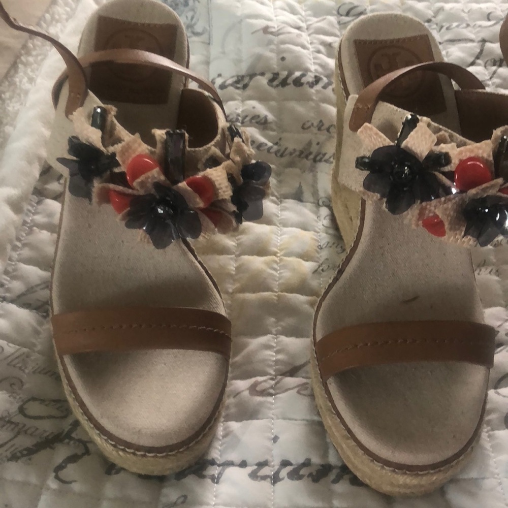 AUTHENTIC Tory Burch wedge heel size 7 good cond.